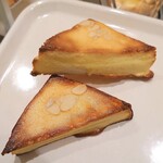 リトルマーメイド - クリームチーズトースト  151円×②