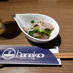 hanako 北堀江 - 付き出し(400円)：何かの刺身