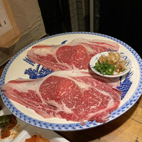 大衆肉酒場 こだわり米 匠 - バーナーで炙ってくれます