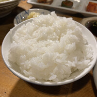 大衆肉酒場 こだわり米 匠 - ピカピカツヤツヤの美味しいお米