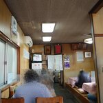 仙龍 - 縦長の店内です