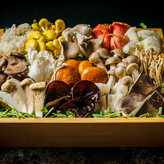 全国各地から届く彩り豊かな新鮮なきのこ