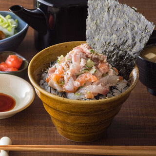 北の味紀行と地酒 北海道 - 漁師の海鮮丼