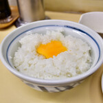 Gyuudonsemmonsambo - 【お皿(卵付き)@税込610円】ライスに、生卵を乗せてしまった