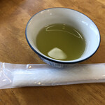 Uogashi Maruten - お茶とおしぼり
      2021/10/19
      天丼 990円
      げそ唐揚げ 330円