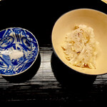 道人 - 炊き込まない松茸に衝撃を受けました！味も好みで塩を振るという提供の仕方です。