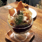 ニコラ - 栗とカシスのパフェ(900円)