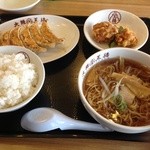 大阪王将 - 餃子定食8  790円