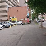 麺のひな詩 - すぐ近くにコインパーキングあります。