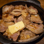 豚小家 - 2021.10 黒豚カルビのガーリックバター焼き（748円）