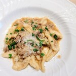 La Brianza - ジビーフボロネーゼカヴァテッリポルチーニも入ってます。モチモチのカヴァテッリが嬉しい☆ ブリアンツァの自家製パスタ大好き ポルチーニおいしい季節ですね～