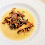 La Brianza - ジロール茸と牛ほほ肉のインパデッラ。きのこのおいしい季節ならではジロール茸お肉の美味しさと相乗効果☆