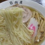 青竹手打ラーメン 日向屋 - スープが絡む！