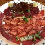 ゑび車 - 馬刺し盛合せ（赤身・レバー・フタエゴ・タン）
