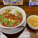 拉麺一匠 DEAD OR ALIVE - 「台湾ラーメン」激辛¥1,408＋ランチサービスの「煮干し炊き込みご飯」