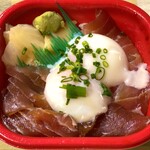 海鮮丼しろくま 丼丸 - ヅケまぐろ温玉丼（ネタ大盛）