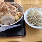 ラーメン もっけだの - 汁なし大 ニンニクマシマシ ヤサイマシマシ用別皿ヤサイ