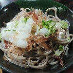 栄庵 - 薬味を乗せます。