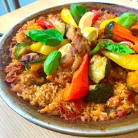 【パエリアフェア】グリルチキンと旬野菜のパエリア