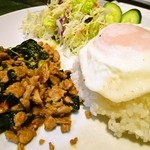 サラータイ - 鶏肉バジル炒めご飯「あっぷ図」