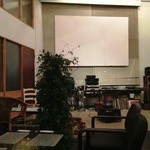 ニテヒカフェ - 広いカフェスペース