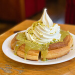 コメダ珈琲店 - 料理写真:シロノワール ぜいたくピスタチオ☆