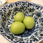天麩羅 やぎ - 食後の水菓子　素晴らしいシャインマスカット！本当、秋の味覚満載で、最高で、嬉しかったです。美味しかった！
