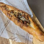 ブーランジェリーパティスリーE-ji&co. - ゴルゴンゾーラとクルミのハード系