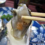 すし豊 - 牡蠣持ち上げ～