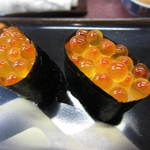 すし豊 - ウチで一番硬いので～すと言って登場するのがこのイクラ。