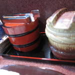 すし豊 - 卓上、ガリと梅