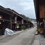 飛騨 こって牛 - 手前右側にお店があります。