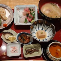 対馬のどぐろとイカ活き造り 博多 魚蔵 都ホテル店 - 
