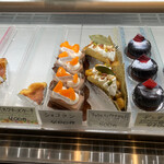 岡田屋 - キャラメルバナナタルトめっちゃ大きくない？2個分ある