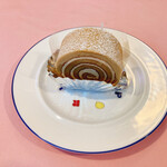 岡田屋 - モカロール350円
これめっちゃ好き