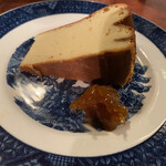 Nihon Shuya - 美和ちゃんお手製のチーズケーキ　日本酒に合う甘さ控えめでチーズの香りが立つ逸品