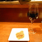 グラスアヴー - まずは赤ワインとお通しのトリッパ