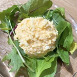 WINE&BEER 頂 - リーフと玉子のサラダ