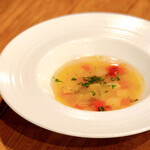 ソニョーポリ - コンソメスープ。