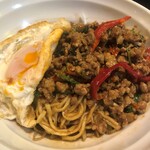 レッド オーキッド - ガパオラーメン