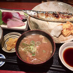 めしの助 - 新秋刀魚塩焼きと刺身定食