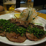 もつ料理 幸 - 牛タンサラダ