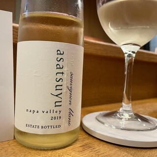料理を引き立てるワインや日本酒を厳選。お好きな一杯を愉しんで