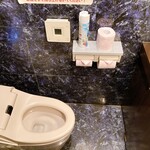 Yakiniku Motoyama - 綺麗で広々トイレ