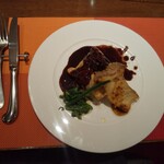 フレンチレストラン キャトル・ヴァン - 牛フィレ肉のパイ包み焼き