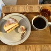 コエル ベイクスタンド - ヴィクトリア・ケーキとハンドドリップ・コーヒー（コエルブレンド）