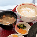 Kotohira Kantorikurabu - ご飯、味噌汁、漬物