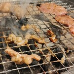 焼肉 ダイニング 萬次郎 - 焼いたら網から落ちるほど小さくなります