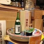真酒亭 - こんな飾り付けがセンスを酒飲みセンスを感じさせます。