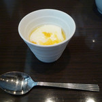 聖兆 - 杏仁豆腐（マンゴーソース？）